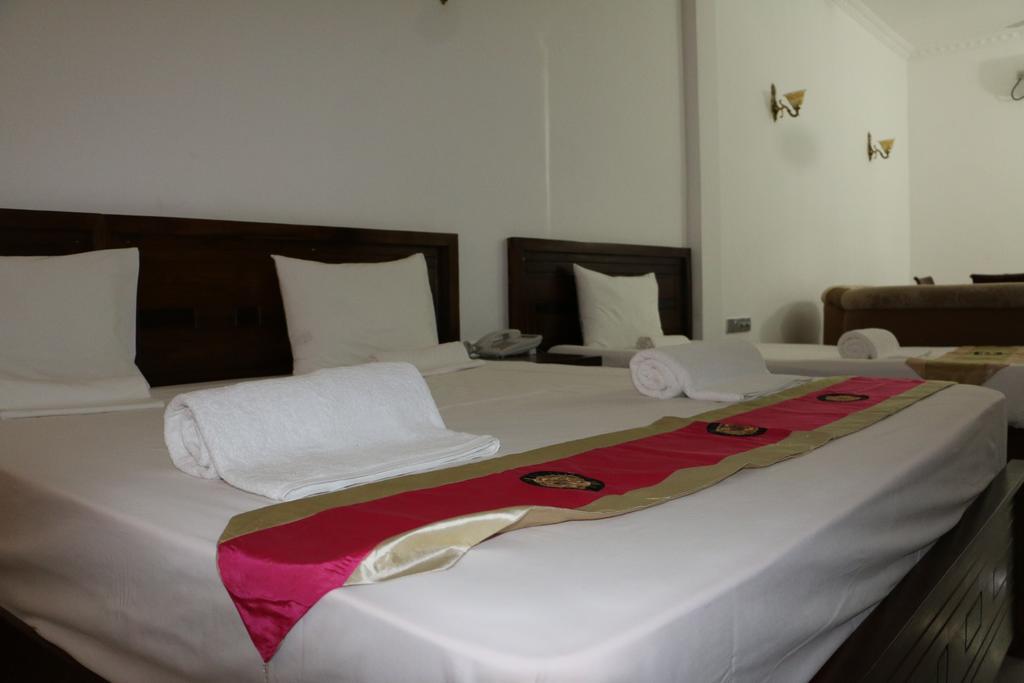 Us Hotel 자프나 외부 사진